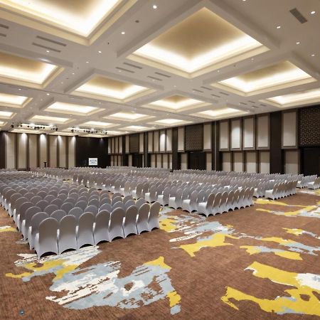 Aston Gresik Hotel & Conference Center Екстериор снимка