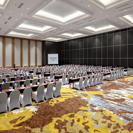 Aston Gresik Hotel & Conference Center Екстериор снимка