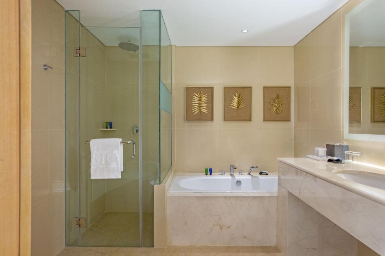 Aston Gresik Hotel & Conference Center Екстериор снимка