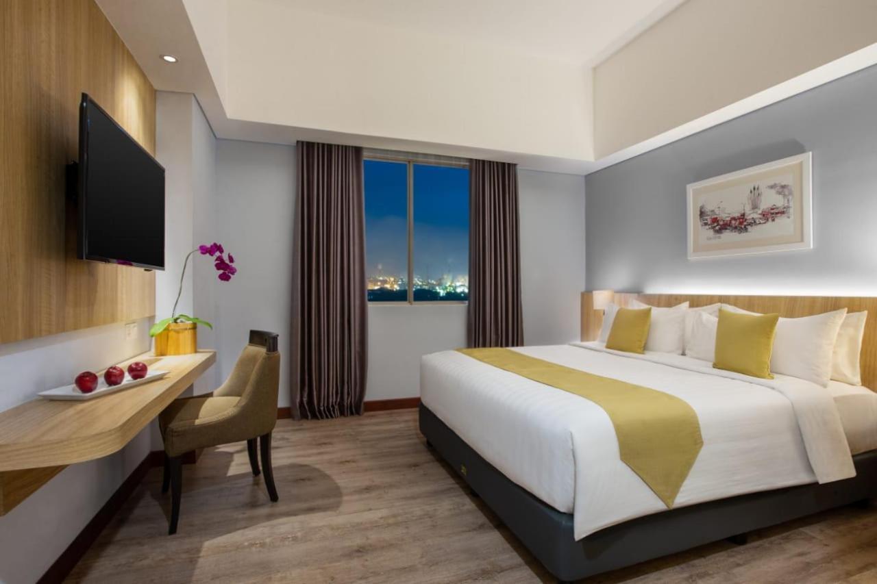 Aston Gresik Hotel & Conference Center Екстериор снимка