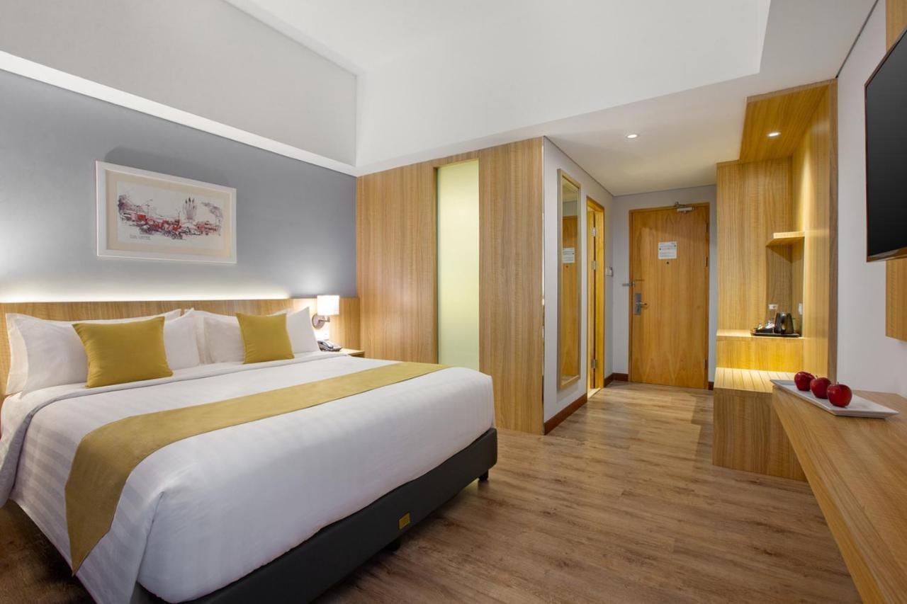 Aston Gresik Hotel & Conference Center Екстериор снимка