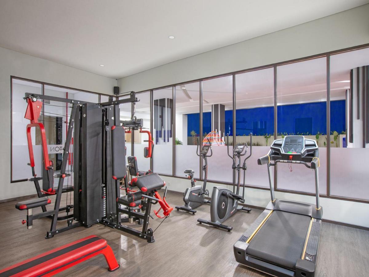 Aston Gresik Hotel & Conference Center Екстериор снимка
