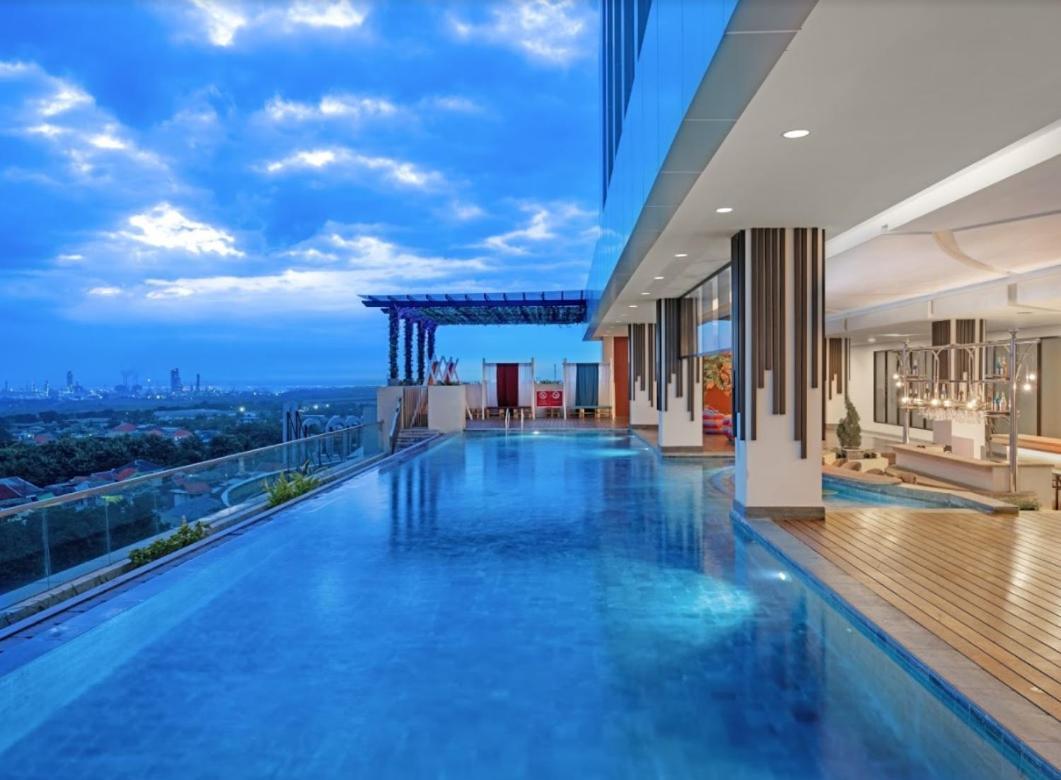 Aston Gresik Hotel & Conference Center Екстериор снимка