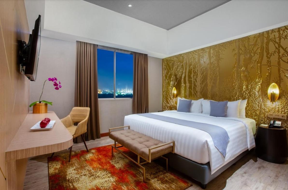 Aston Gresik Hotel & Conference Center Екстериор снимка