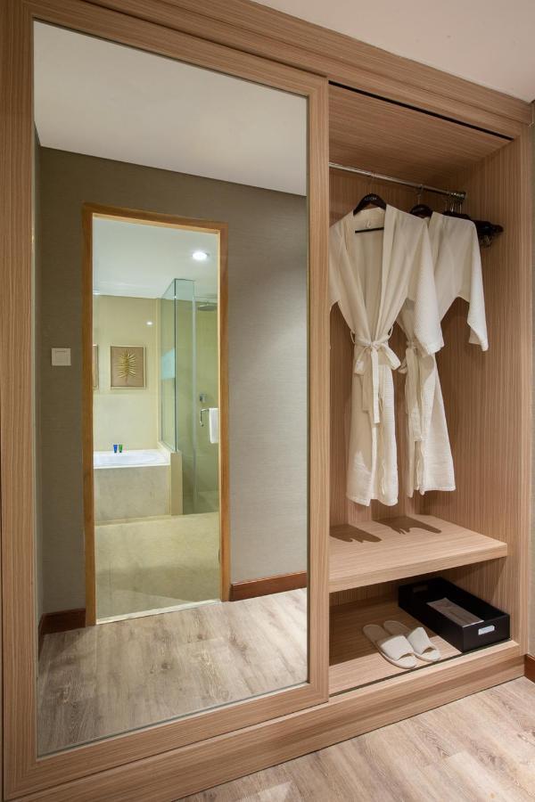 Aston Gresik Hotel & Conference Center Екстериор снимка