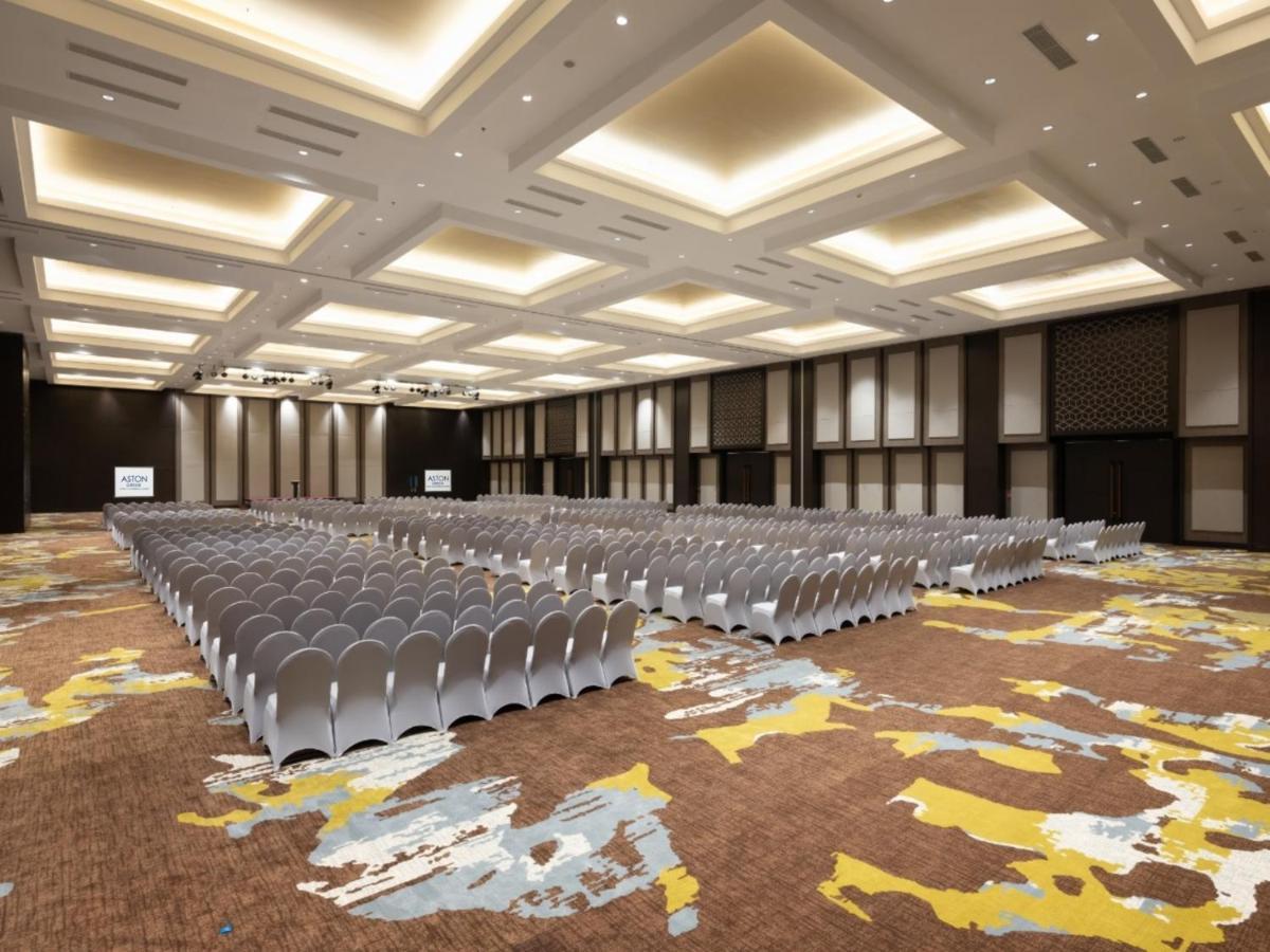 Aston Gresik Hotel & Conference Center Екстериор снимка