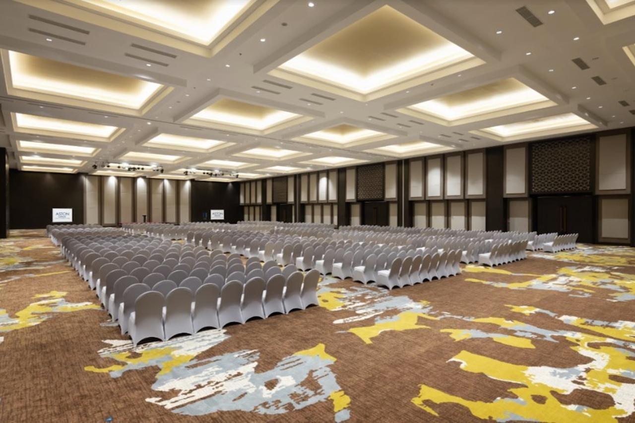 Aston Gresik Hotel & Conference Center Екстериор снимка