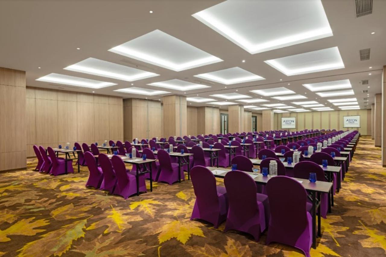 Aston Gresik Hotel & Conference Center Екстериор снимка