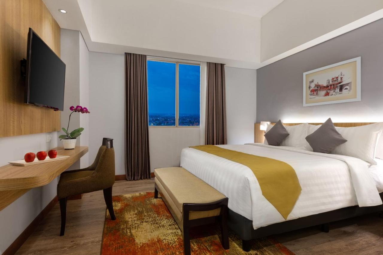 Aston Gresik Hotel & Conference Center Екстериор снимка