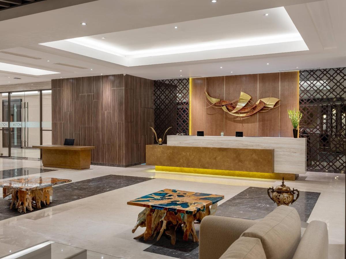 Aston Gresik Hotel & Conference Center Екстериор снимка