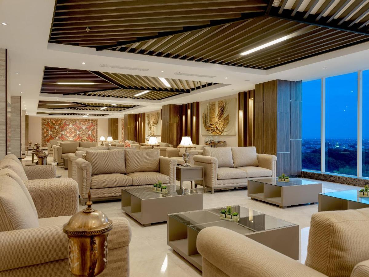 Aston Gresik Hotel & Conference Center Екстериор снимка