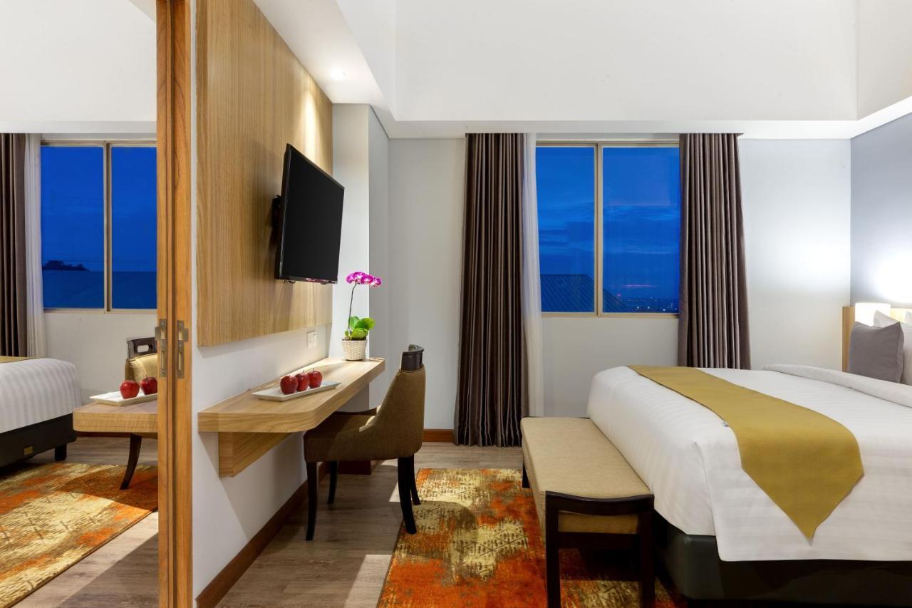 Aston Gresik Hotel & Conference Center Екстериор снимка