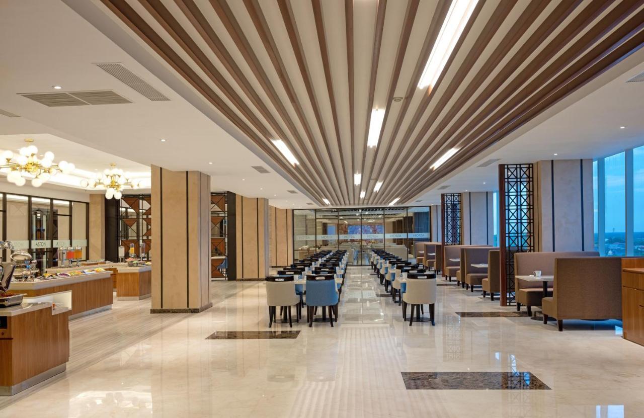 Aston Gresik Hotel & Conference Center Екстериор снимка