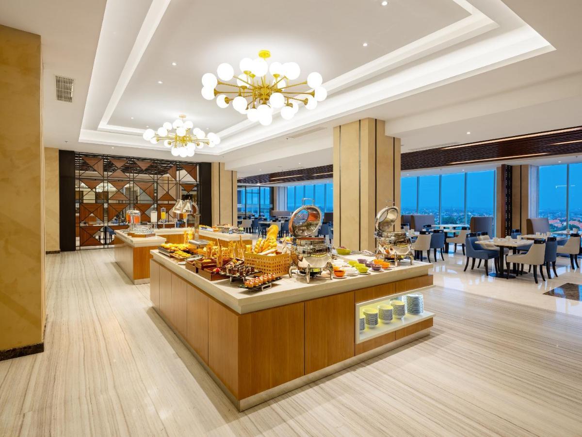 Aston Gresik Hotel & Conference Center Екстериор снимка