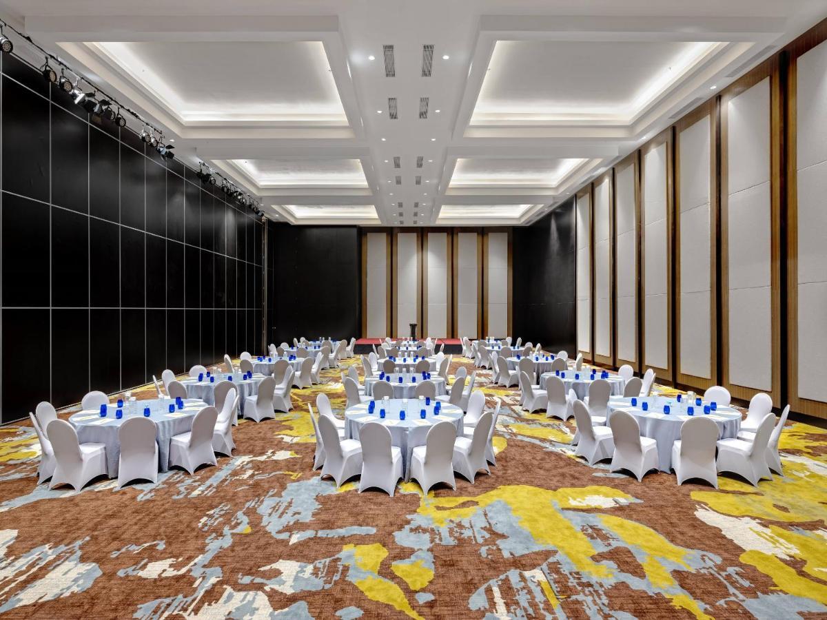 Aston Gresik Hotel & Conference Center Екстериор снимка