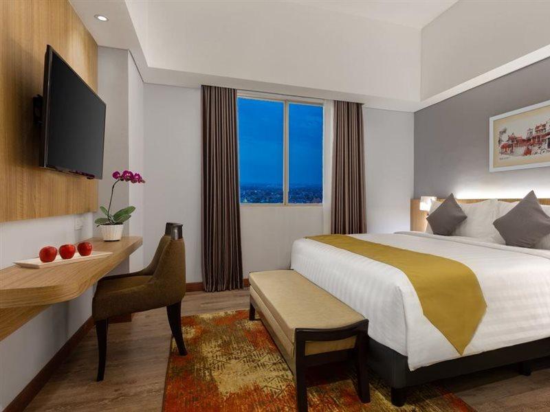 Aston Gresik Hotel & Conference Center Екстериор снимка